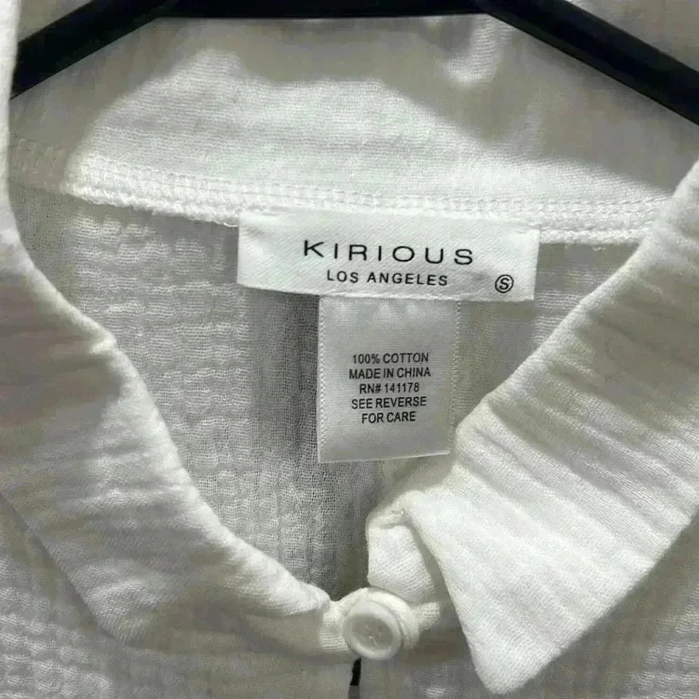 Kirious NEW Women’s White button up shirt New with tags. Size Small 100% Cotton - Picture 2 of 7